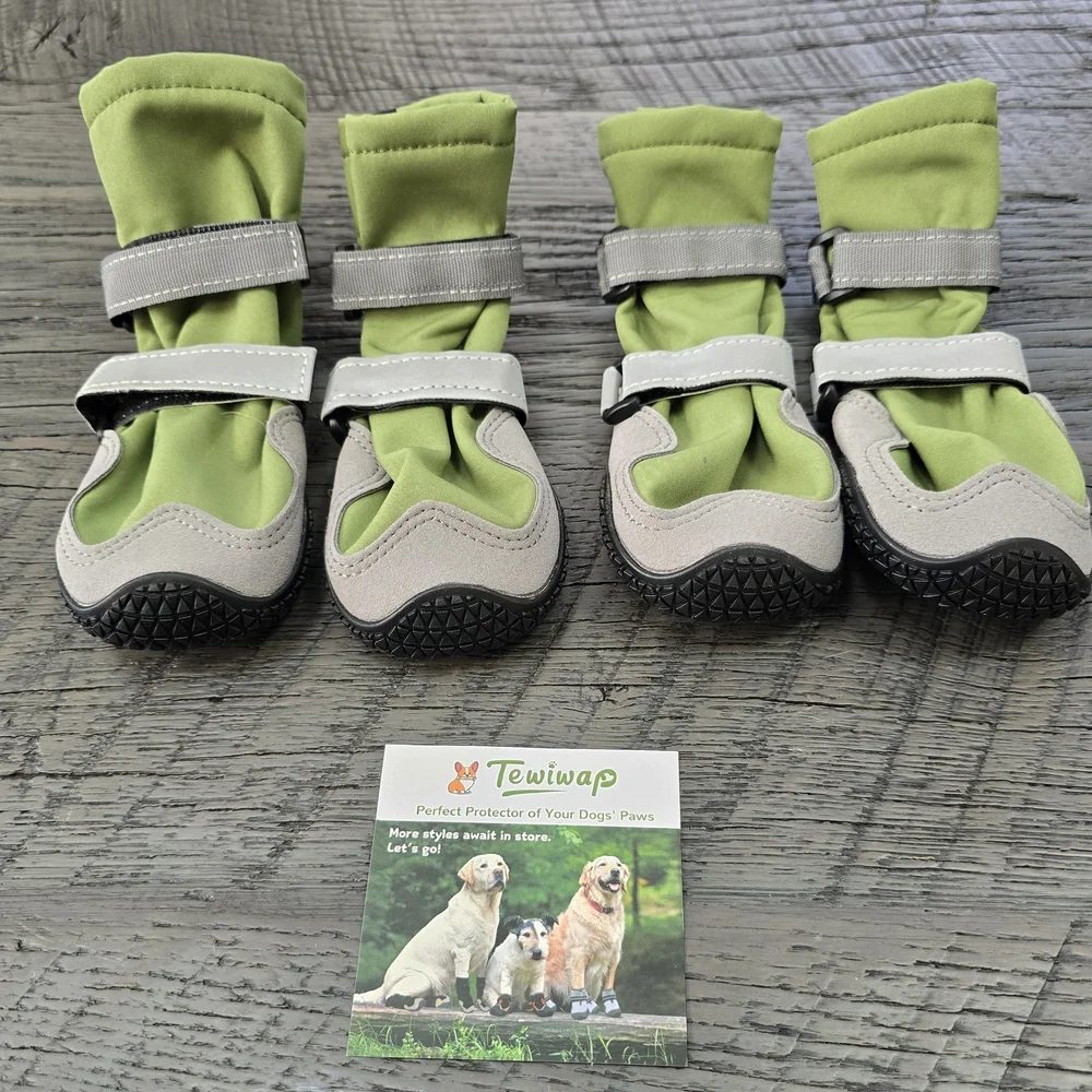 NEW Winter Dog Snow Boots with Fleece Lining, Dog Shoes (SIZE: 4 ..2.0-2.2INCH)